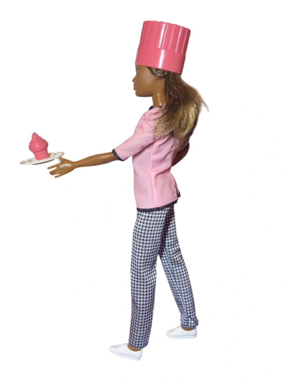 BARBIE CUPCAKE CHEF DOLL 2016 Mattel DVF54 African American Full Outfit Cupcake